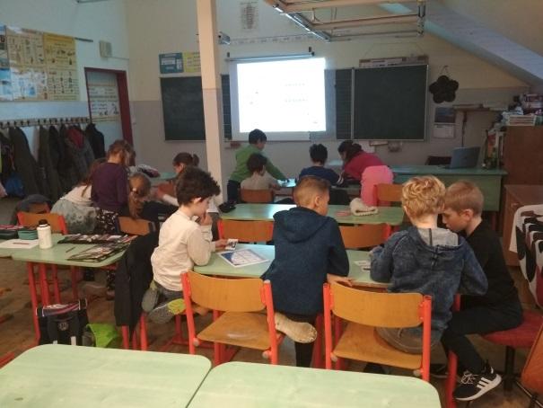 School pupils participating in the food waste project